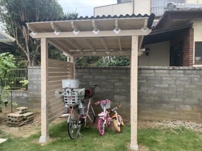 長野市　柔らかい雰囲気の木製自転車置き場